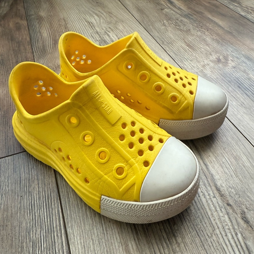 Converse Chuck Taylor All Star Play Lite Vibrant Yellow Kids Slip on Sneakers 10 - Picture 3 of 6